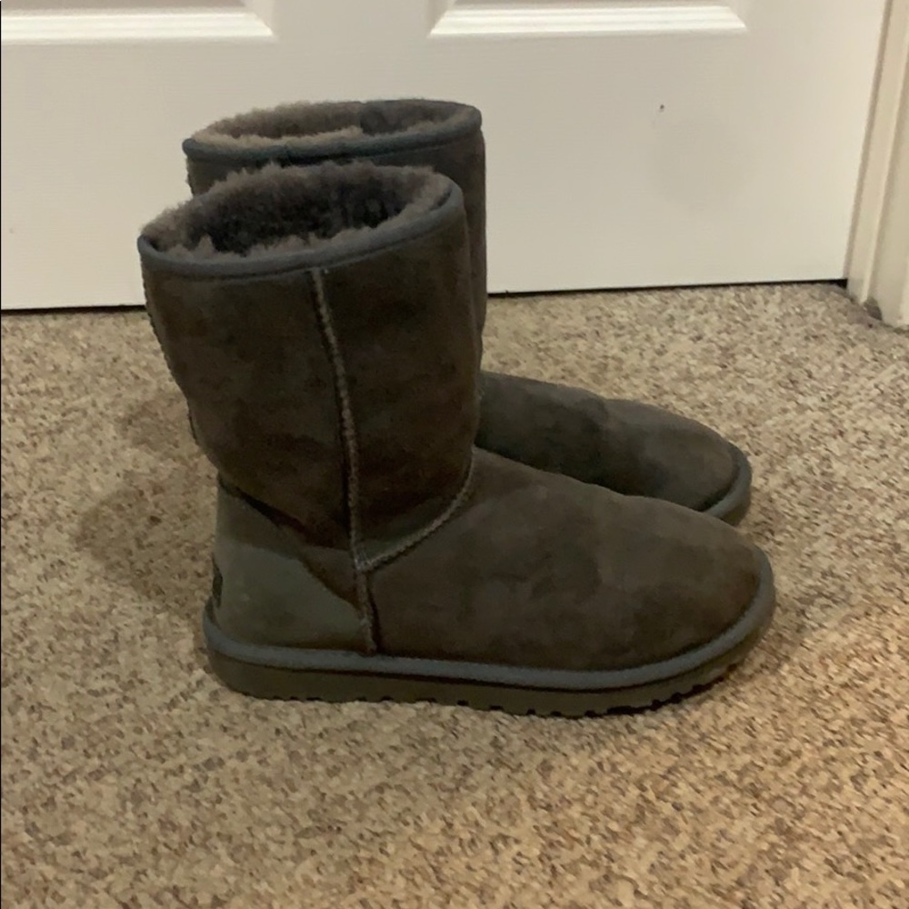 Ugg grey suede classic short sheepskin boots sz 8